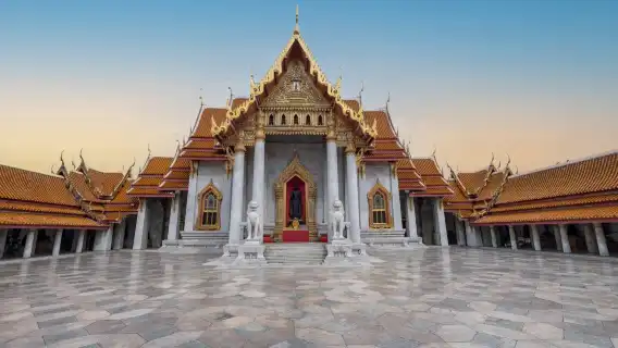 พระพุทธรูปทองคำ, พระพุทธไสยาสน์ และวัดหินอ่อน