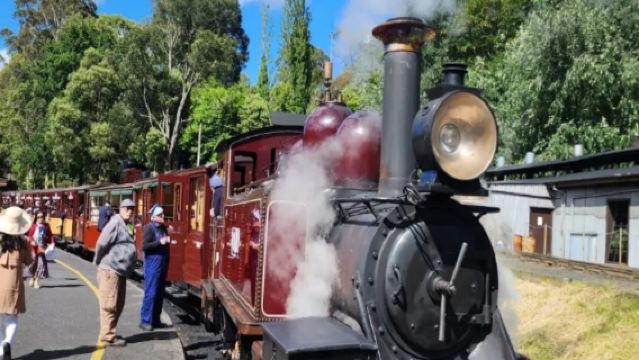 墨爾本普芬比利蒸汽火車+亞拉河谷一日遊