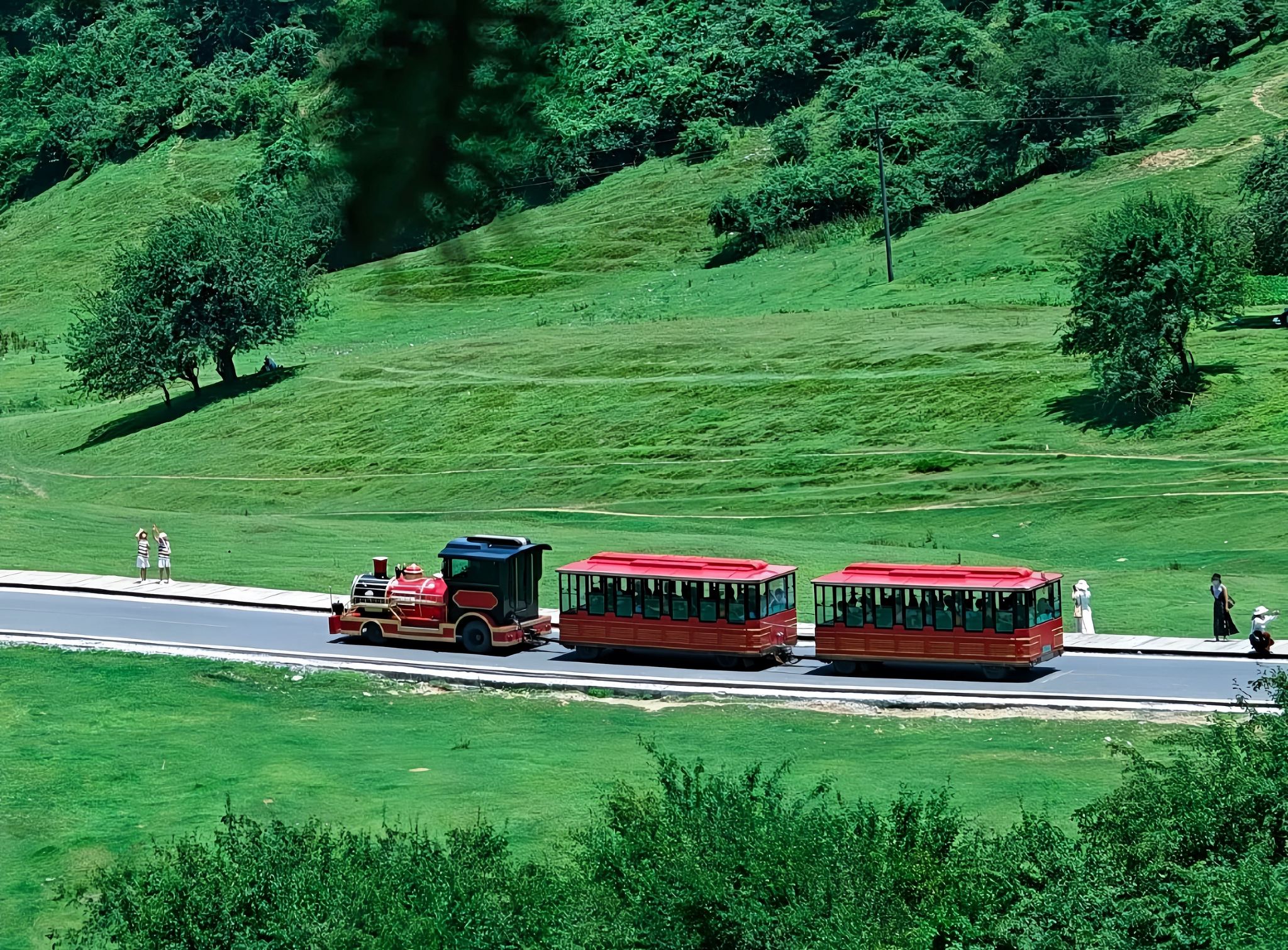 Chongqing Wulong Day Tour: Natural Stone Bridges, Deep Earth Crack & Fairy Mountain