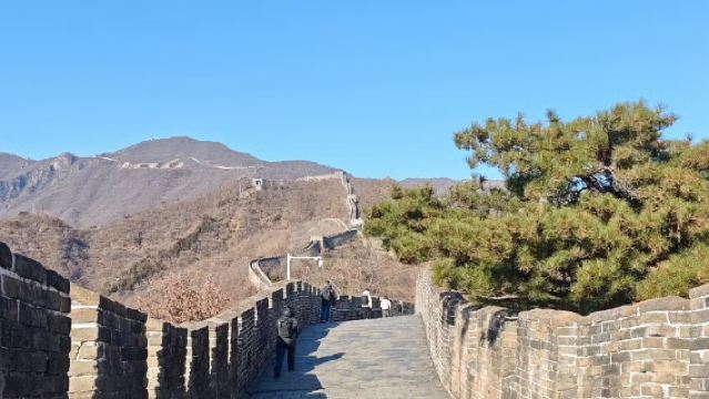 Beijing Badaling Great Wall 2-7 Person Premium VIP Small Group English Guide *Includes Tickets, Private Car & Dedicated Guide