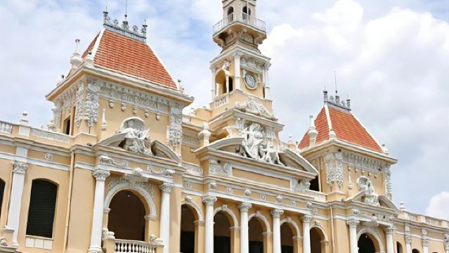 越南全境： 中文-越南語  專業翻譯｜展會翻譯｜商務陪同拜訪 ｜    旅遊地陪嚮導｜行程規劃定制