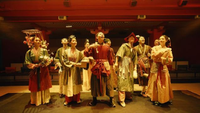 Chengdu Jinshow·Immersive Imperial Banquet Experience (Savor imperial cuisine + ancient music + dance performance + optional costume and makeup experience)