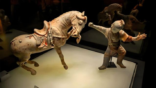 Luoyang Highlights Group Day Tour: Longmen Grottoes, White Horse Temple & Luoyang Museum