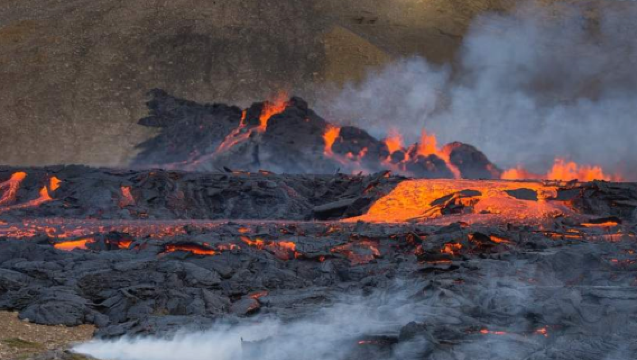 ทัวร์เดินป่าเรคยาวิก ไอซ์แลนด์: สถานที่ภูเขาไฟปะทุและเรคยาเนส