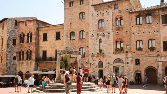 1-day tour to San Gimignano, Siena and Chianti with lunch and wine tasting