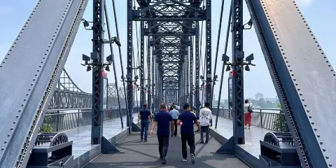 丹東中朝邊境一日遊【中朝邊境遊船+國門+鴨綠江斷橋+抗館】
