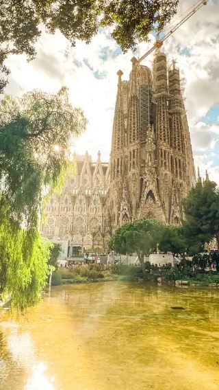 Barcelona classic 1-day tour | Skip-the-line Sagrada Familia + Park Güell (admission ticket purchasing service available)