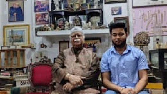 Lucknow: Nawab's Ancestral Home Visit with Traditional Meal