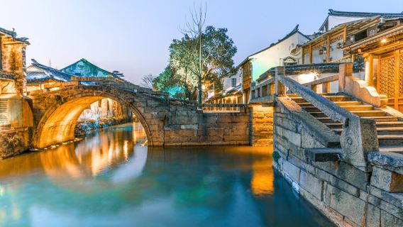 【水上クルーズ&定番の古城巡り】同里古城と周荘日帰りツアー(上海発)
