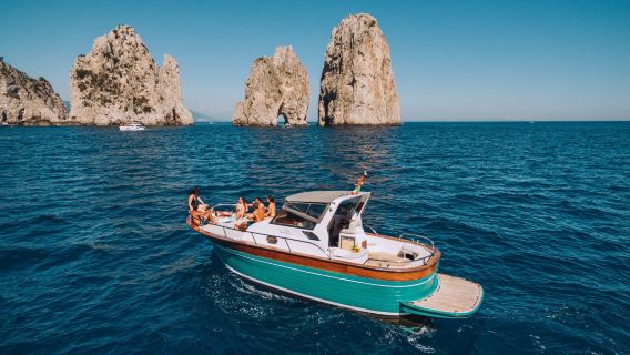 ทัวร์วันเดียว/ทัวร์หลายวัน ไปเกาะคาปรี อิตาลี|เรือยอทช์อิตาลี|เที่ยวชมเกาะต่างๆ|เครื่องดื่ม ของว่าง|ไป-กลับ หลายเมือง