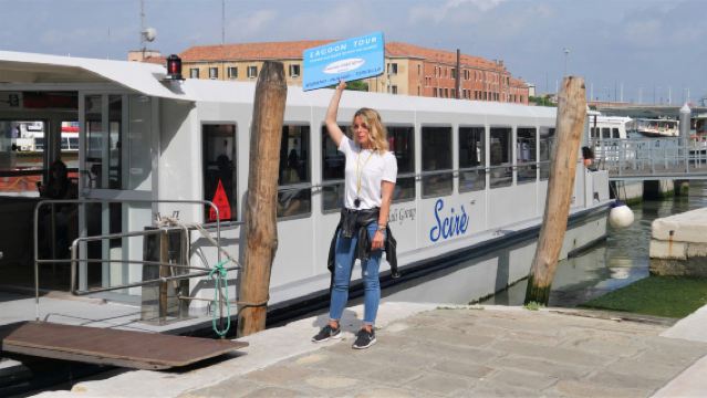 Murano, Burano & Torcello: Afternoon Boat Tour + Glass-blowing Demonstration