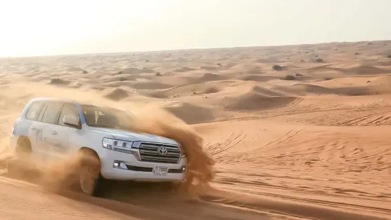 Tour di mezza giornata nel deserto di Doha, Qatar [Trasferimento/Giro in cammello/Sandboarding/Visita guidata del mare interno]