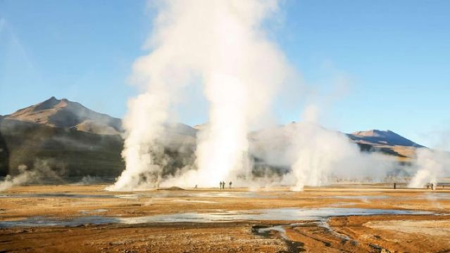 Гейзеры Эль-Татио, самое высокогорное геотермальное поле в мире