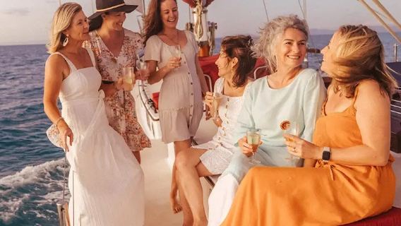 Bãi biển Airlie, Úc, Lady Enid, Quần đảo Whitsunday, du thuyền ngắm hoàng hôn lãng mạn với thuyền buồm cổ điển