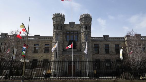 Ottawa Monument + Nature Museum + Governor General's Residence + Mint + Major's Hill Park Day Tour
