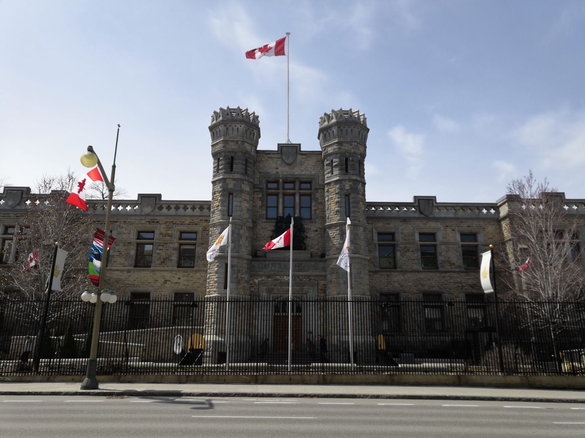 Ottawa Monument + Nature Museum + Governor General's Residence + Mint + Major's Hill Park Day Tour