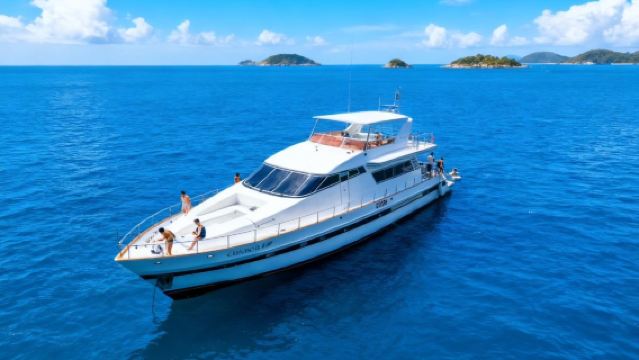 【香港遊艇租賃】香港80呎西式豪華遊艇租賃出海 海釣派對商務接待