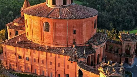 聖盧卡聖殿+聖白託略大殿+海神噴泉+阿奇奇納西歐宮包車一日遊