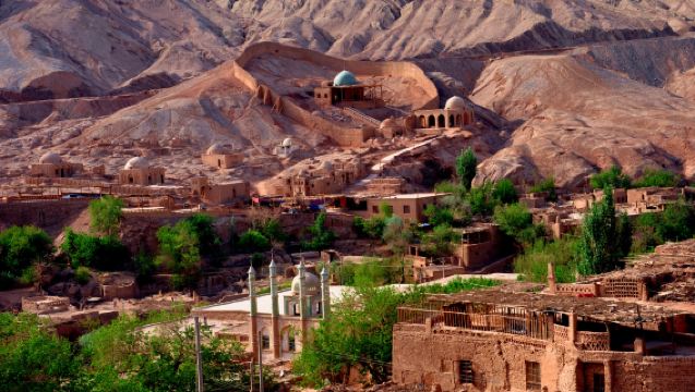 吐魯番庫木塔格沙漠+吐峪溝+火焰山（萬佛宮）+坎兒井景區一遊