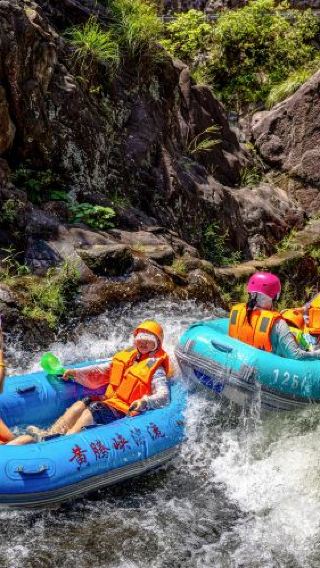One-Day Thrilling Adventure from Guangzhou to Huang Teng Xia (Choose 1 Option: Warrior/Brave/Full Course Rafting)