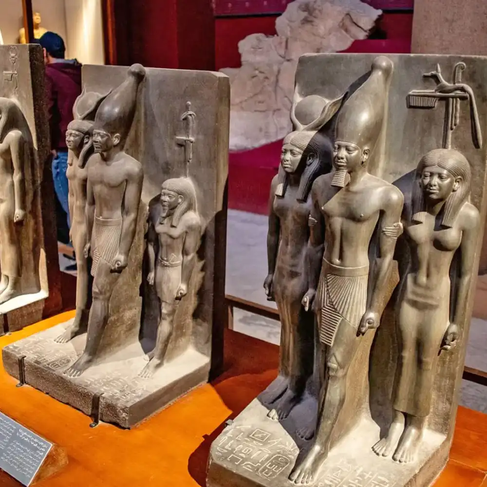 カイロ発 タハリール広場のエジプト考古学博物館 半日ツアー | Trip.com