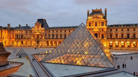 Pariisin Louvren museon lippu + monikielinen digitaalinen äänioppas