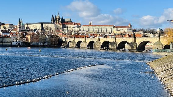 Czech Prague Istana Karlštejn + Grand Canyon + Bohemian Karst - sewaan peribadi - Pilihan Terbaik
