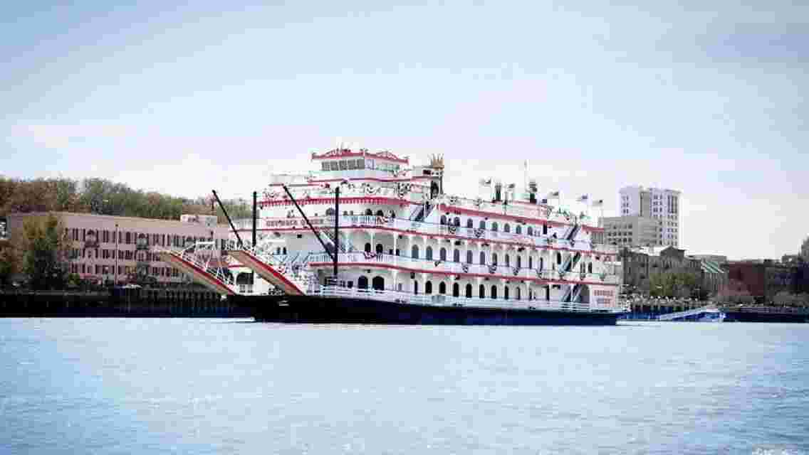 Sunday Brunch Riverboat Cruise in Savannah