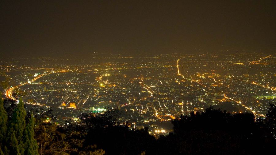 清邁夜遊素帖寺與悟孟寺