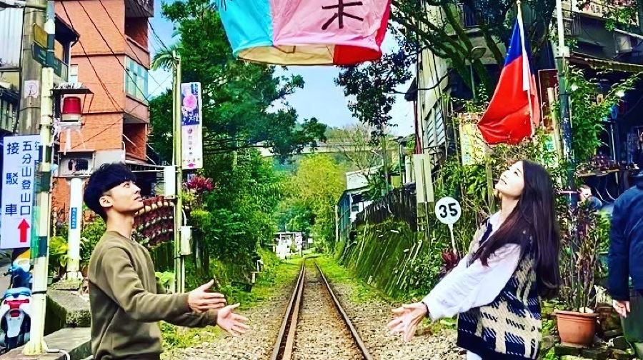 新北｜平溪十分老街放天燈祈福體驗｜吉祥天燈