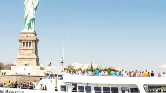 New York: Manhattan Guided Walking Tour + Liberty Cruise Ticket