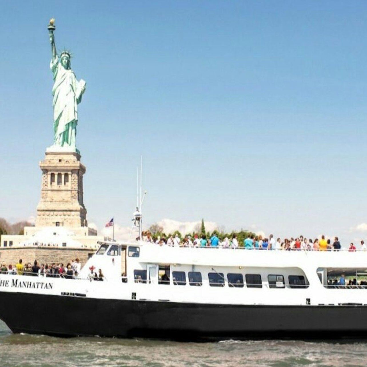 New York: Manhattan Guided Walking Tour + Liberty Cruise Ticket