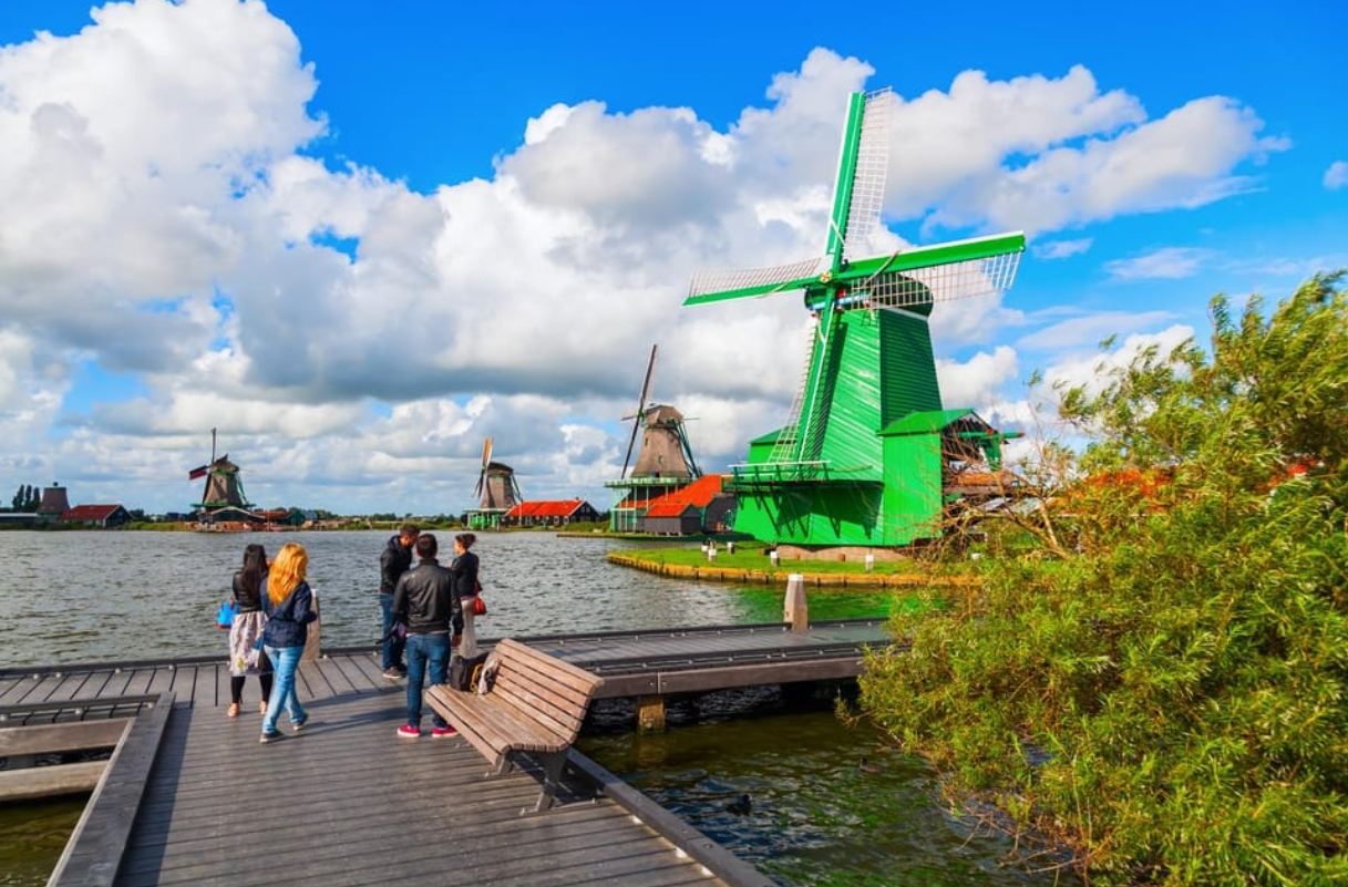 ทัวร์ 1 วัน จากอัมสเตอร์ดัม - หมู่บ้านกังหันลมซานส์สคันส์, เดอะเฮก และรอตเตอร์ดัม