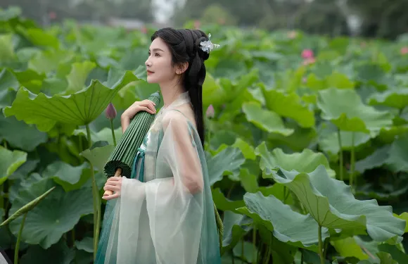 昭通Trip Moments【多語言翻譯/底片全送/動作指導/婚禮拍攝抓拍街拍跟拍航拍攝影錄影】