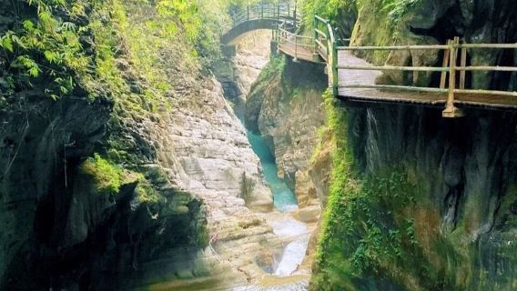 Excursión de un día a Chongqing: garganta Jin Dao y aldea termal Jin Gang Bei (garganta peligrosa)|Aguas termales naturales en un antiguo pueblo