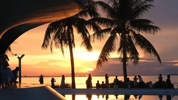 Haikou Yundong Library + Xixiu Beach + Century Bridge Park one-day tour ( English Service Available)