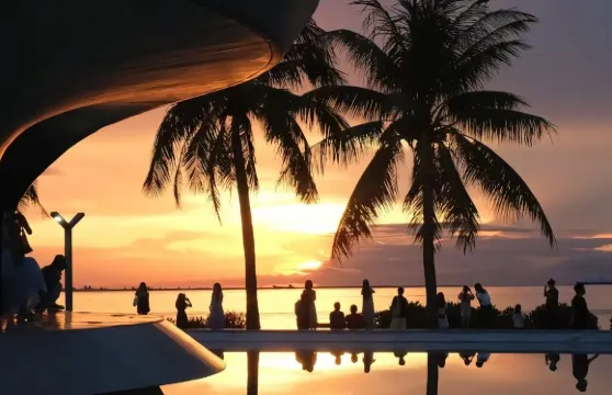 海口雲洞圖書館+西秀海灘+世紀大橋公園一日遊中英文服務