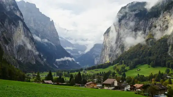 Grindelwald, Interlaken & Lauterbrunnen: Day Trip + Transport