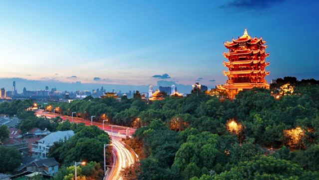 武漢湖北省博物館+武漢長江大橋+黃鶴樓導遊【探索江城的日與夜 | 賞黃鶴樓美景+品戶部巷美食+夜遊推薦