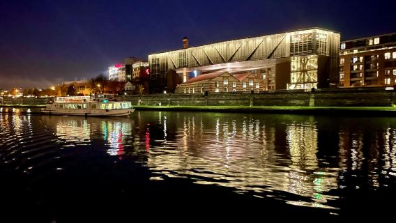 Krakow evening boat trip with a glass of wine