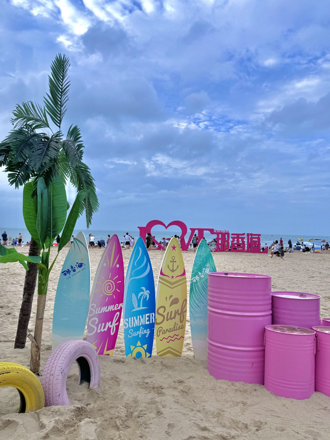 1-Day Tour from Qingdao to Weihai Huaxia City Scenic Spot + Stranded Cargo Ship Blueways + Happiness Gate with Bilingual Service