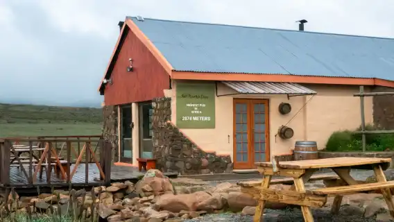 ทัวร์ 1 วันจากเดอร์บันสู่ช่องเขา Sani Pass เยี่ยมชมสถานที่สำคัญบนที่ราบสูง Sani Mountain Lodge