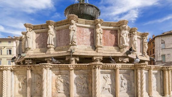Perugia: tour a piedi del centro storico, Piazza IV Novembre