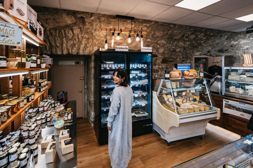 From Barcelona: Guided Day Trip to Andorra, France and Spain