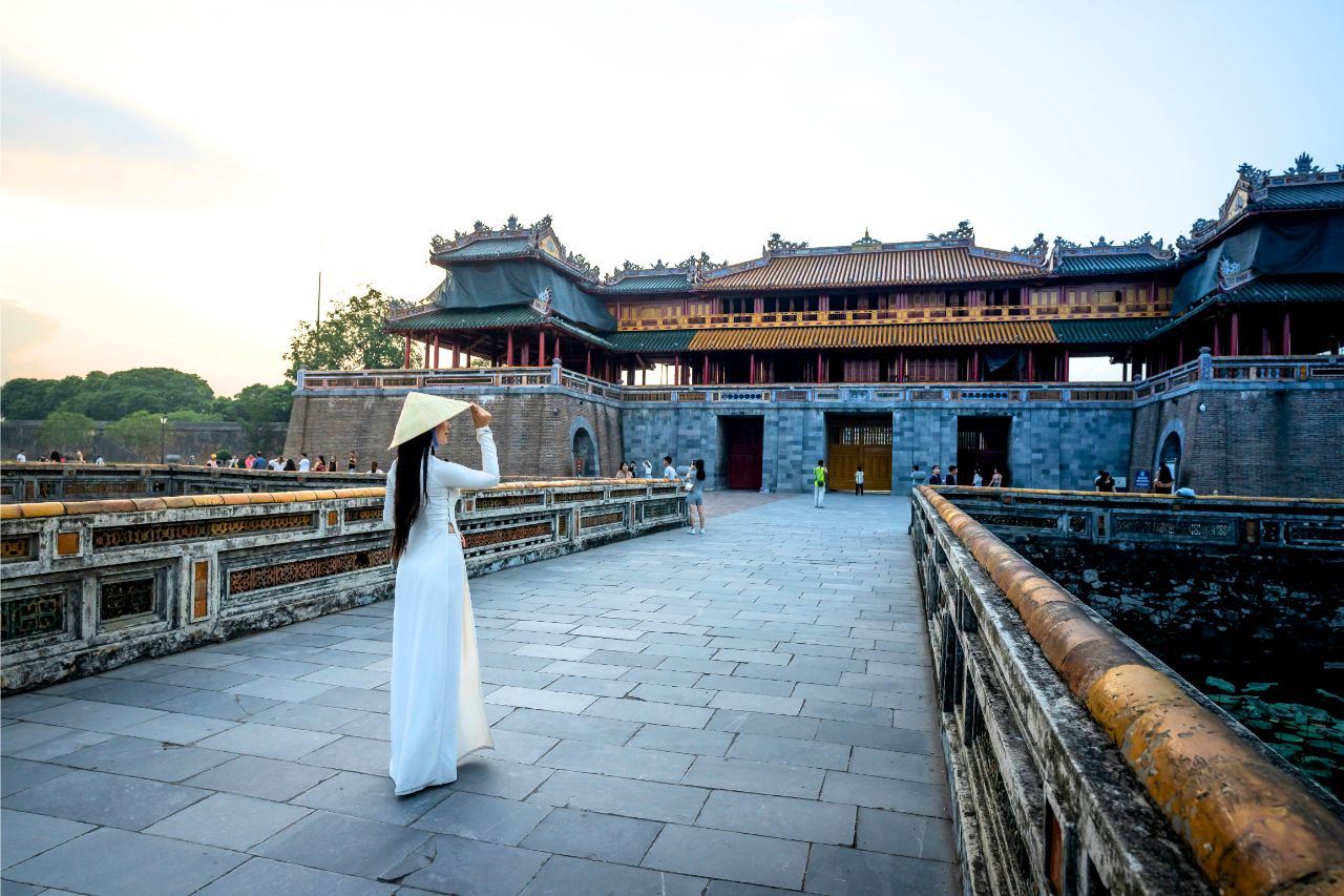 Tour guidato di un'intera giornata a Hue da Da Nang/Hội An: Cittadella Imperiale + Pagoda + Tomba Reale