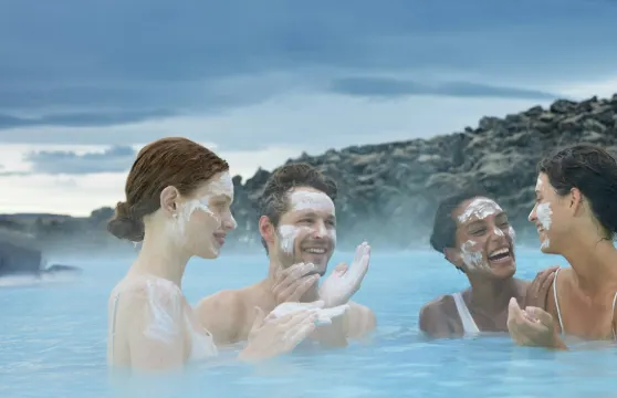 藍湖：門票 + 接送服務