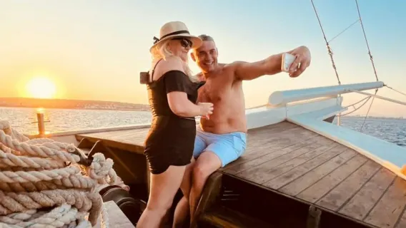 Rhodos: Sunset Cruise met Griekse BBQ en Onbeperkte Drankjes