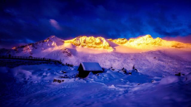 Dagu Glacier Day Tour from Chengdu: Unveil the Unique Glacial Charms[Ticket+Private Car]