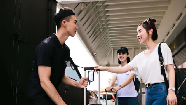 Bali luggage transfer service round-trip from Ngurah Rai airport/city hotels to homestay with luggage insurance (up to USD500 per piece) for worry-free travel