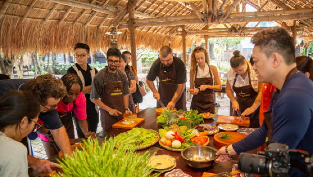 Nha Trang: Cooking Class, Market Tour, and Craft Village with Local Guide